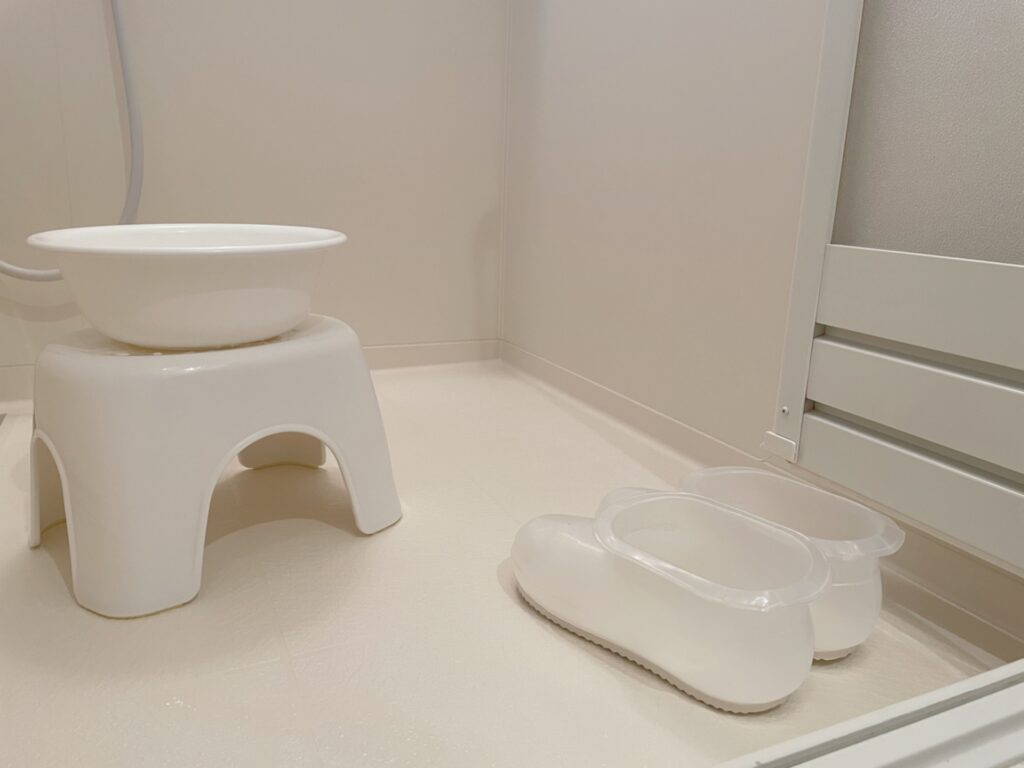 引っ越しでお風呂場を掃除する