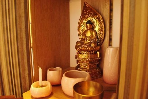 仏壇の中のお釈迦様像