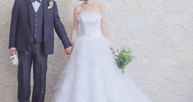結婚する男女
