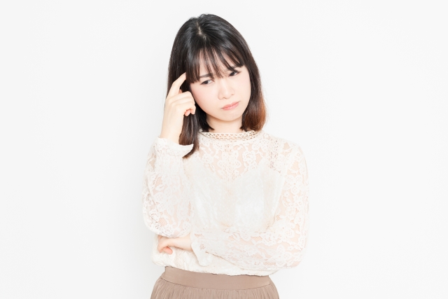 引越しで住民票を移さず困る女性