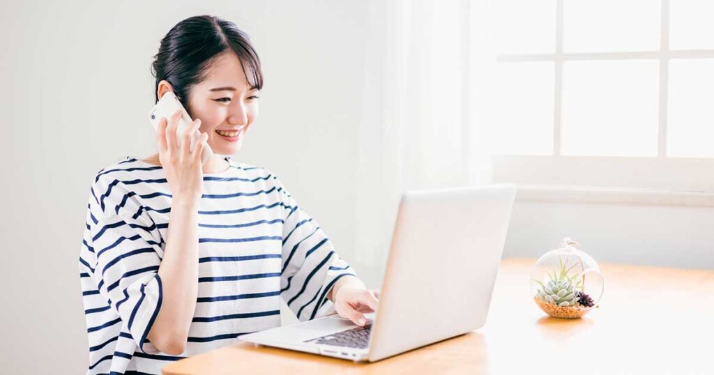 エネオス電気を申し込む女性